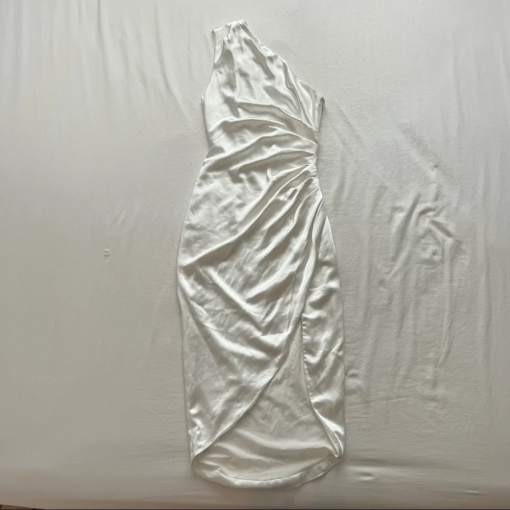 Revolve | Elliatt Cassini dress in ivory - Picture 7 of 7